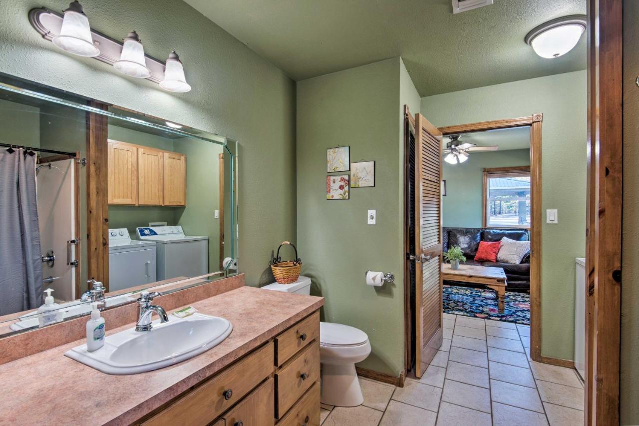 Broken Bow Cottage With Deck, Hot Tub And Fire Pit! エクステリア 写真